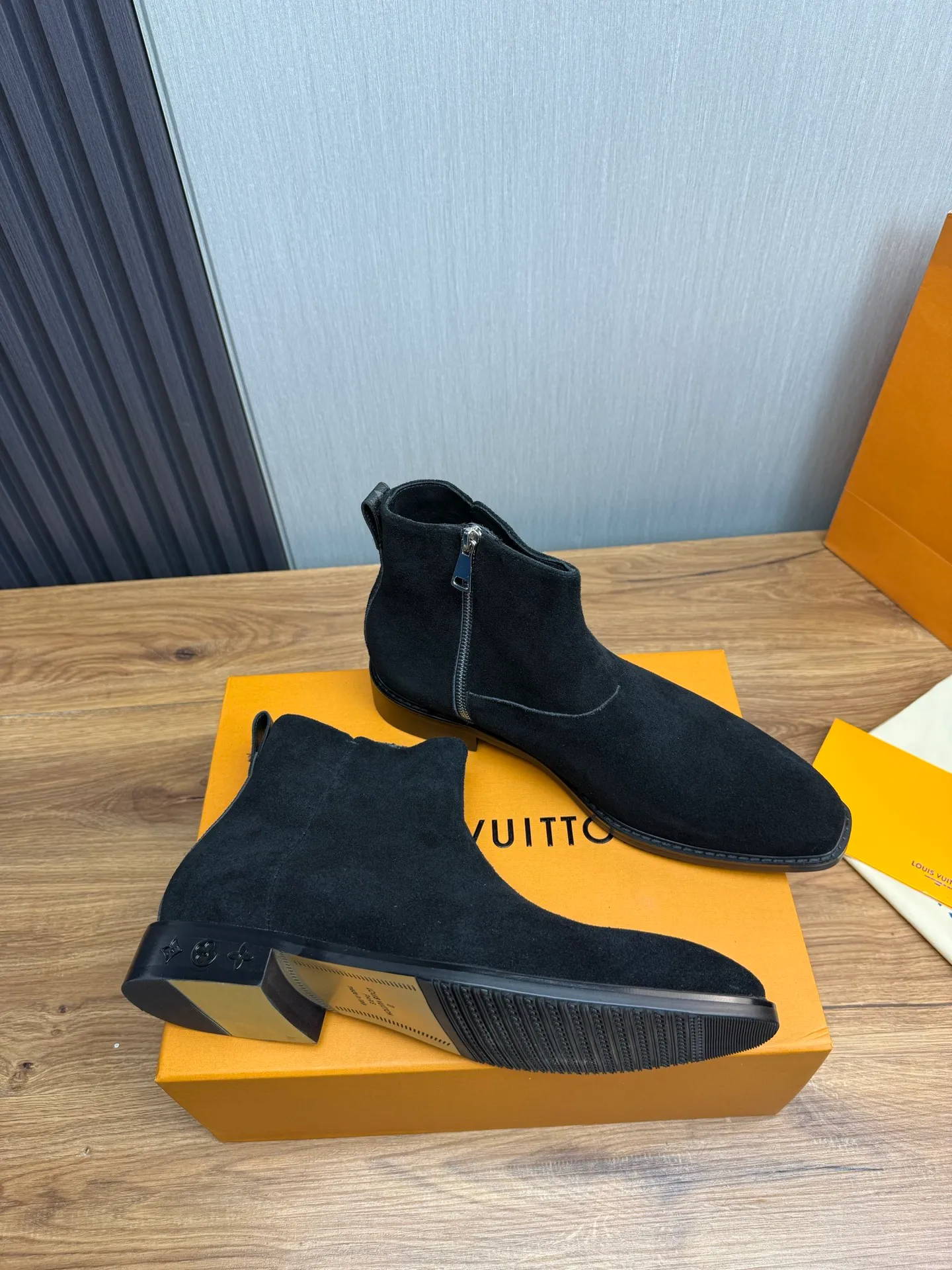 Men's shoes 💰760💰 LV. - Men's business casual leather shoes, top quality products. 1:1 shipment ⬆️Luxurious and noble 👞All imported original brand leather materials, just to create a more comfortable wearing experience, upper: original frosted cowhide ➕Imported full cow lining, original outsole ✔️16-45 (38.45 non-refundable)